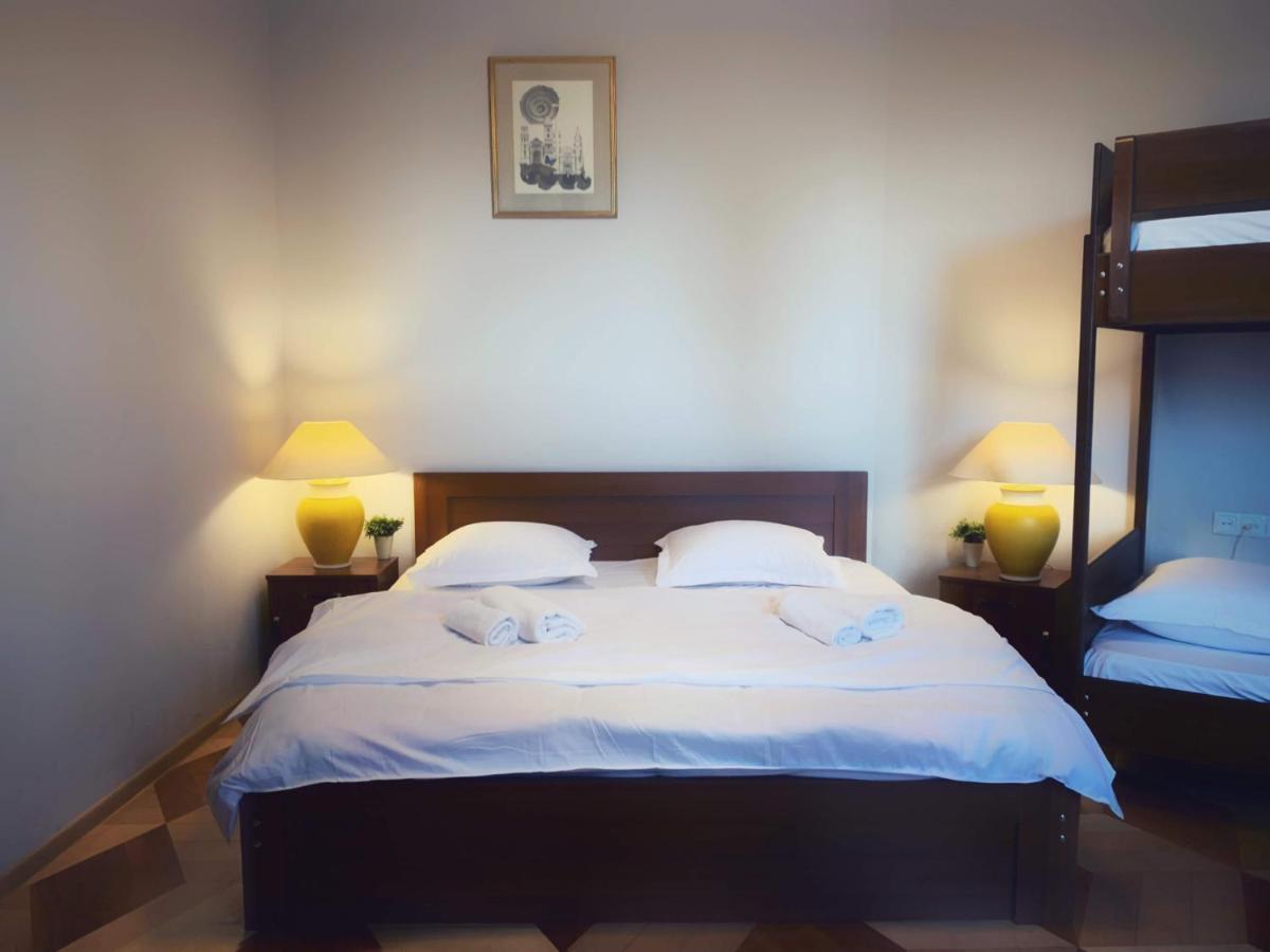 Griboedov Hostel & Suites Tiflis Habitación foto